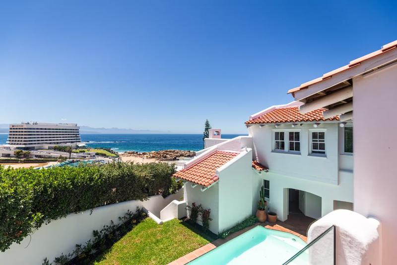 To Let 6 Bedroom Property for Rent in Beachy Head Western Cape